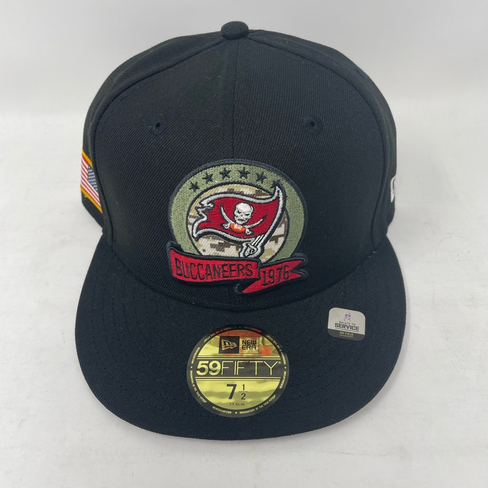 New Era 59FIFTY Tampa Bay Buccaneers Salute to Service Fitted Hat